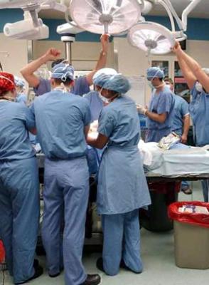Cirujanos y anestesistas del Casmu se consideran despedidos