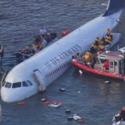 Cayó un avión en las heladas aguas del río Hudson en Nueva York con 154 pasajeros, todos a savo