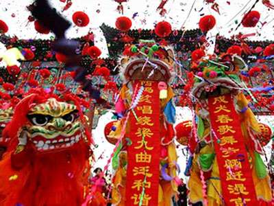 China enciende el cielo y le da la bienvenida al año del Buey