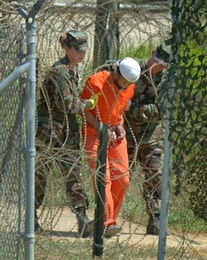 Que sí, que no, en Europa discuten si ayudan a Estados Unidos para albergar presos de la cárcel de Guantánamo