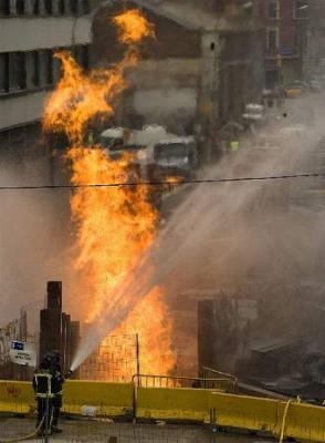 En el centro de Barcelona, mueren una mujer y sus dos hijos en incendio de su casa