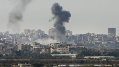 Israel bombardeó hoy centro de Hamas en represalia por cohetes lanzados desde Gaza