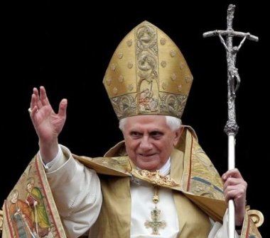 Teólogo alemán pide que el Papa se vaya por haber perdonado al Obispo que negó el holocausto