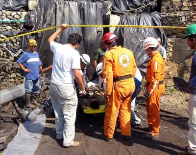 Cuatro hombres sepultados y tres heridos al explotar mina de carbón en Colombia