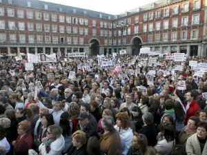 Miles de personas se concentran en Madrid y piden cadena perpetua para asesinos de Marta