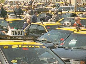 Bajo protesta, desde hoy baja un 9% tarifas del taxi