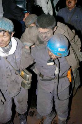 Tragedia en China: una explosión en una mina de carbón deja 73 obreros muertos y otros 65 siguen atrapados