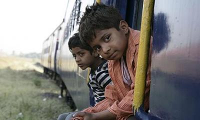 Por los Oscar, los niños de "Slumdog Millionaire" tendrán casas nuevas en la India