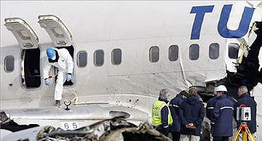 Un hombre sobrevive a dos accidentes aéreos en menos de una semana, primero en Estambul y luego en Amsterdam