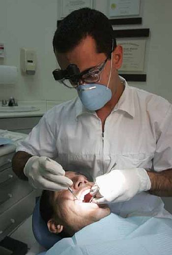 El 40% de los españoles solo visita al dentista si sufre algún dolor