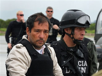 Colombia envía a ex jefe paramilitar a EEUU por narcotráfico