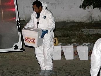 Más crímenes de narcos en México: hallan 5 cabezas en heladeras portátiles