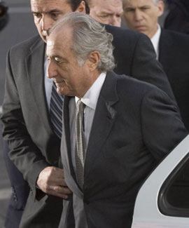 Madoff, el financista que estafó 50 mil millones de dólares, hoy fue a prisión por 150 años