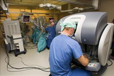 Maravilla colombiana: gastroenterólogo extrae tumor de cáncer gástrico en cirugía sin incisiones