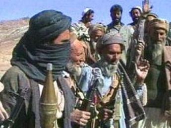 Los talibanes destruyen 14 camiones de abastecimiento de la OTAN en Pakistán