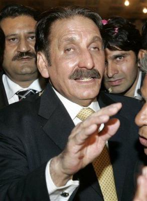 Pakistán desactiva crisis al  reincorporar al presidente de la Corte Suprema
