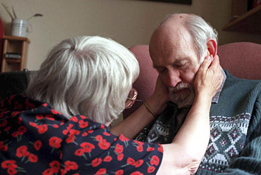 Nueva prueba médica puede detectar el mal de Alzheimer en su fase más inicial