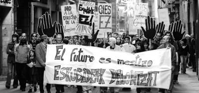 Marcha multicolor en Pamplona contra el "racismo institucional" y la xenofobia
