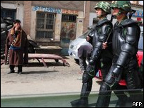 Policía china detiene a 100 monjes tibetanos, tras ataque a estación policial