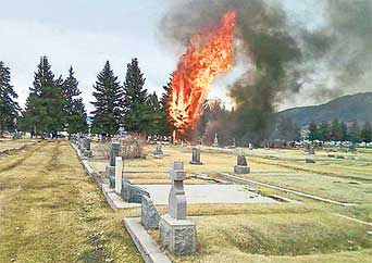 Un avión con 17 pasajeros a bordo, entre ellos varios niños, se estrelló en el cementerio de Butte, Estados Unidos