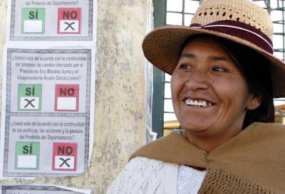 Gobernador boliviano gritó por error ¡Viva Chile!, en Día del Mar, y casi se lo comen