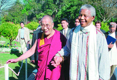 Sudáfrica prohíbe entrada del Dalai Lama para no irritar al régimen chino
