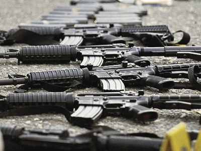 México y Estados Unidos acuerdan frenar el tráfico de armas para evitar masacres