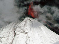 El Chile, el volcán Llaima mantiene su furia y obliga a la evacuación de 71 personas