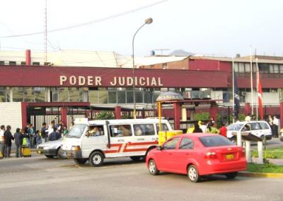 Asesinan en Viernes Santo a chofer de microbús en Los Olivos, Perú