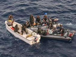 Empezaron a perder: una fragata francesa captura un bote con 11 piratas somalíes frente a Kenia