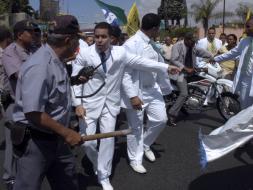 En Santo Domingo, la policía reprimió con violencia marcha de médicos