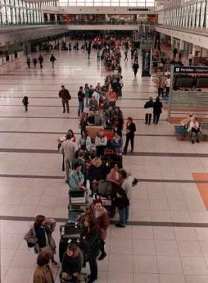 Escándalo en pleno vuelo de Buenos Aires a Miami: el avión tuvo que volver porque una pasajera borracha no pudo ser controlada
