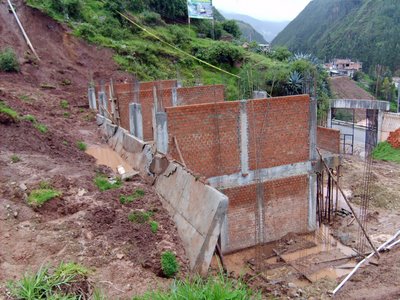 Perú: hallan a cinco sobrevivientes del deslave que sepultó a decenas en La Libertad