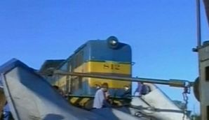 Uruguay: en espectacular accidente sin heridos, un tren repleto de pasajeros que corría hacia Paso de los Toros chocó con camión