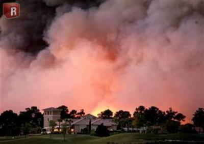 Decenas de casas quemadas y cientos de evacuados en pavoroso incendio forestal en Carolina del Sur