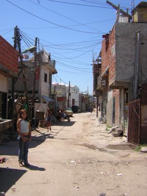 Los curas argentinos, "condenados a muerte", enfrentan a los narcotraficantes en las villas miserias