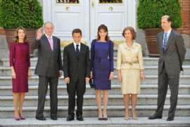 Carla Bruni y la princesa Letizia eclipsan al Rey y a Sarkozy