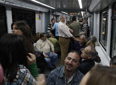 Sevilla: caos, peleas y destrozos en el metro en la primera noche de Feria