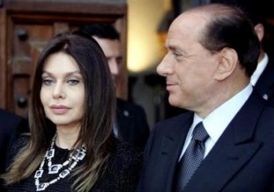 El matrimonio Berlusconi se pelea en público por las mujeres bellas