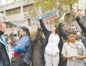 Salud en Uruguay: "escenario de catástrofe" y despido de 60 funcionarios en Casmu