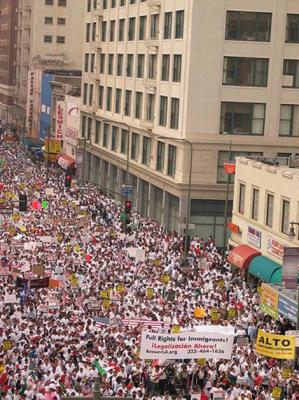 Estados Unidos: cientos de miles de latinos se manifiestan, pese a riesgo de epidemia, para exigirle a Omaba que cumpla con su promesa