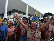 Policías y soldados de Brasil expulsan a campesinos de una reserva indígena