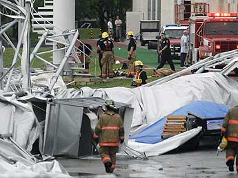 Se desplomó techo de estadio de Texas: hay 12 heridos