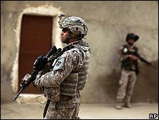 Iraquí uniformado mata soldados de EE.UU.