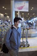 Miedo a la gripe enloquece a la gente: en el aeropuerto de París se negaron a descargar equipajes de México y España