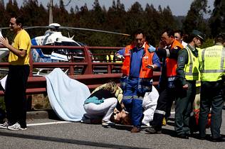 España: vuelco de ómnibus en el que viajaba equipo de voleibol femenino mató a dos chicas y dejó 12 heridas