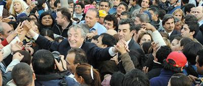 Néstor Kirchner dijo que no es correcto persistir con el corte del puente con Uruguay