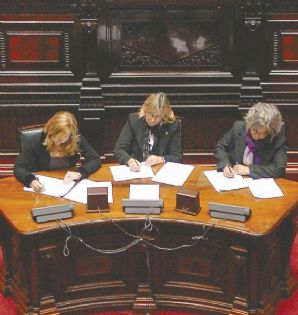 Insólito: ninguno de los 3.600 candidatos para entrar a trabajar en el Senado de Uruguay pasó la prueba de taquigrafía