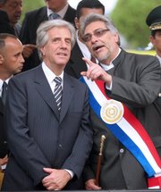 Manifestantes abuchearon a los presidentes Lugo y Tabaré Vázquez en Paraguay
