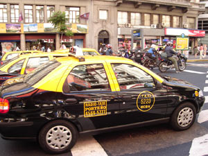 En Montevideo continúa la guerra nocturna entre taxistas